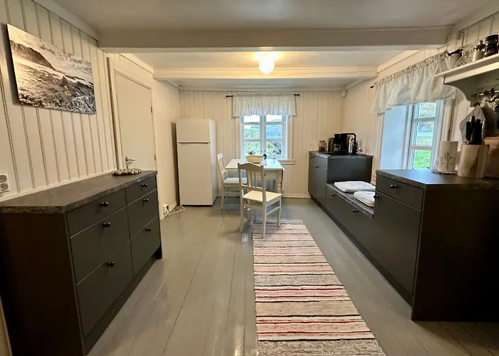 Storhella - Med Fantastisk Beliggenhet Ferienhaus Sennesvik